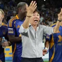 Shin Tae-yong saat menemani anak asuhnya di Ulsan Hyundai/foto: Ofisial Ulsan Hyundai