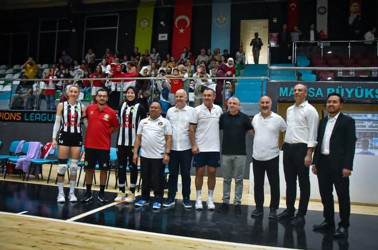 Megawati Hangestri debut bersama Manisa BBSK di laga uji coba melawan Altinordu/foto: Manisa BBSK