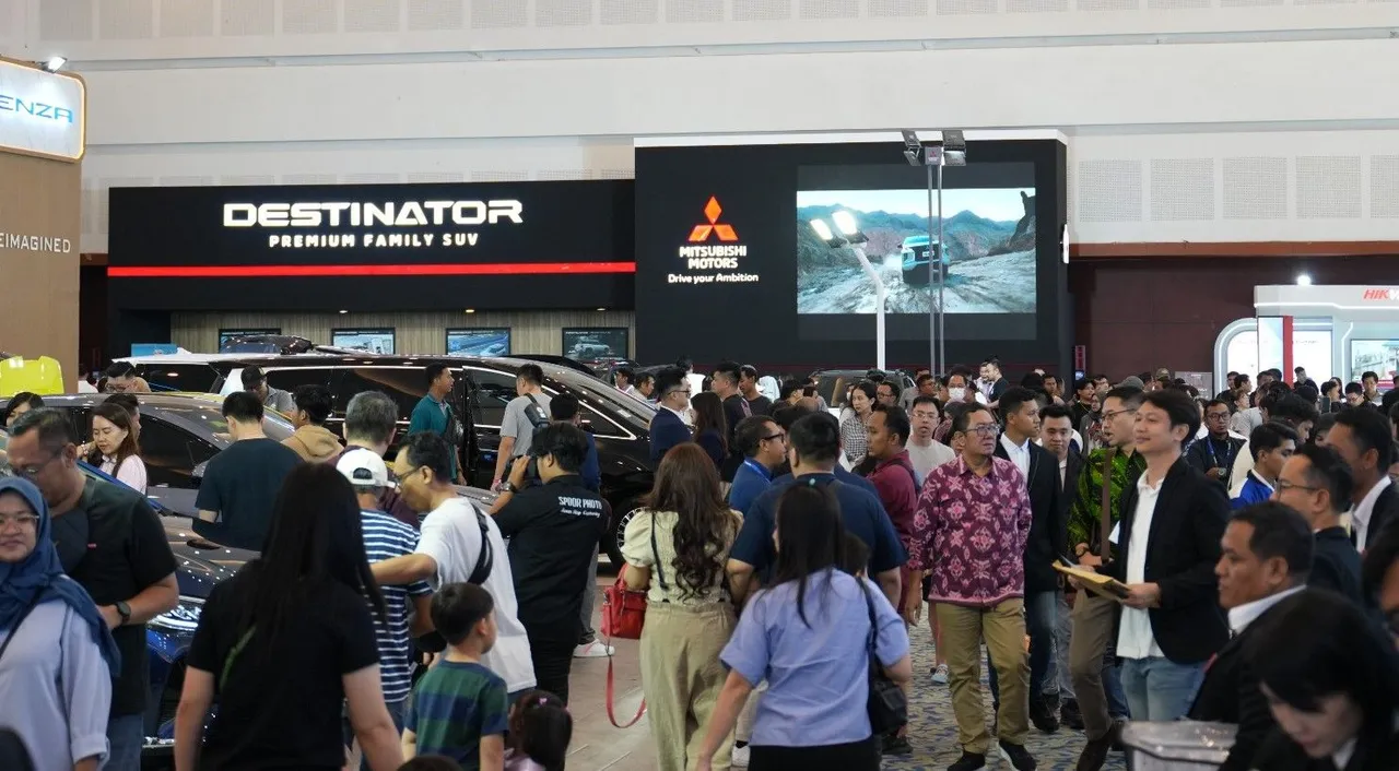 Antusiasme masyarakat terhadap GIIAS Surabaya tetap tinggi di kondisi ekonomi yang menantang. (Seven Event)