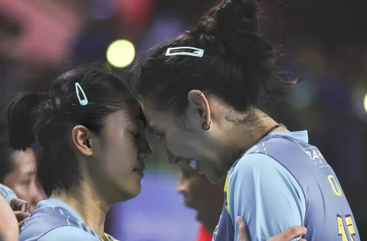 Nurlaili Kusumah dan Yolla Yuliana saat bermain di Jakarta Elektrik PLN/foto: JE Volley