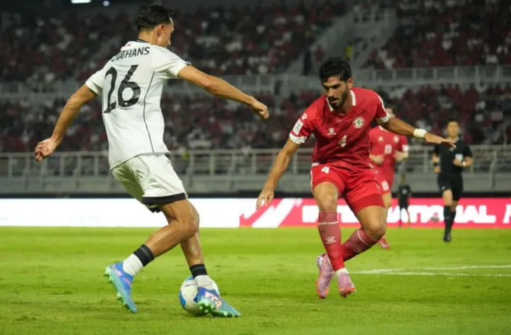 Miliano Jonathans tampil saat Indoensia melawan Libanon di GBT Surabaya/foto: PSSI