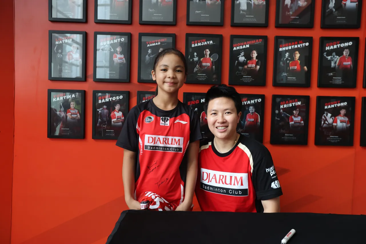 Liliyana Natsir Bersama Salah Satu Peserta Audisi Umum PB Djarum 2025/Foto: PB Djarum