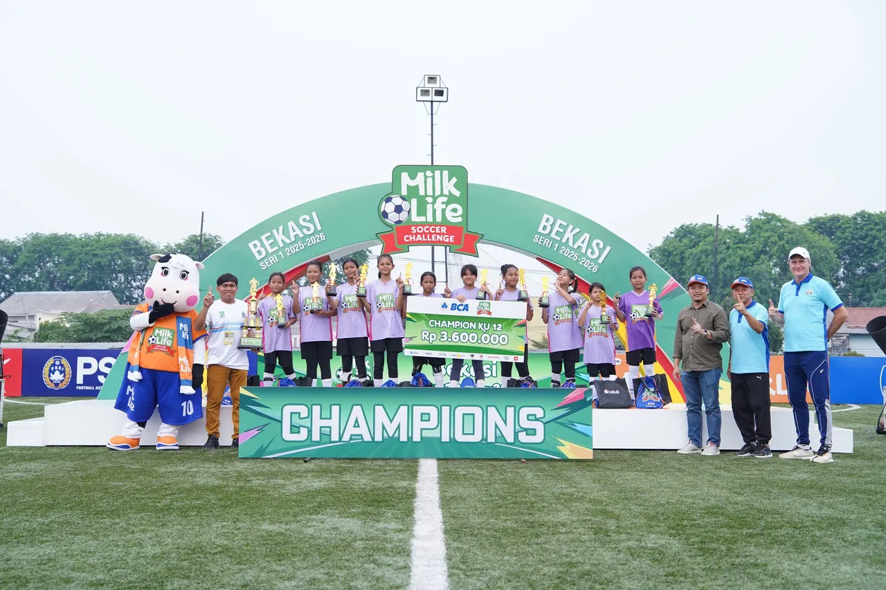 Juara MilkLife Soccer Challenge Bekasi Seri 1 Kategori U-12,  SDN Padurenan IV/Foto: Dokumentasi