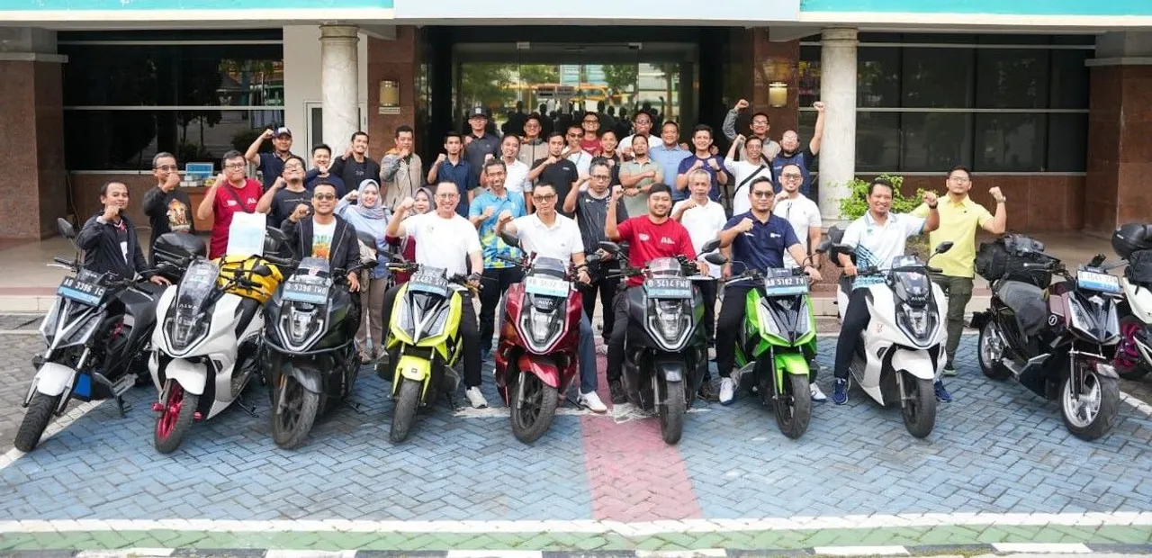 Enam Anggota ALVA Owners Club Melakukan Touring The Yatra Balidwipa. (ALVA Indonesia)