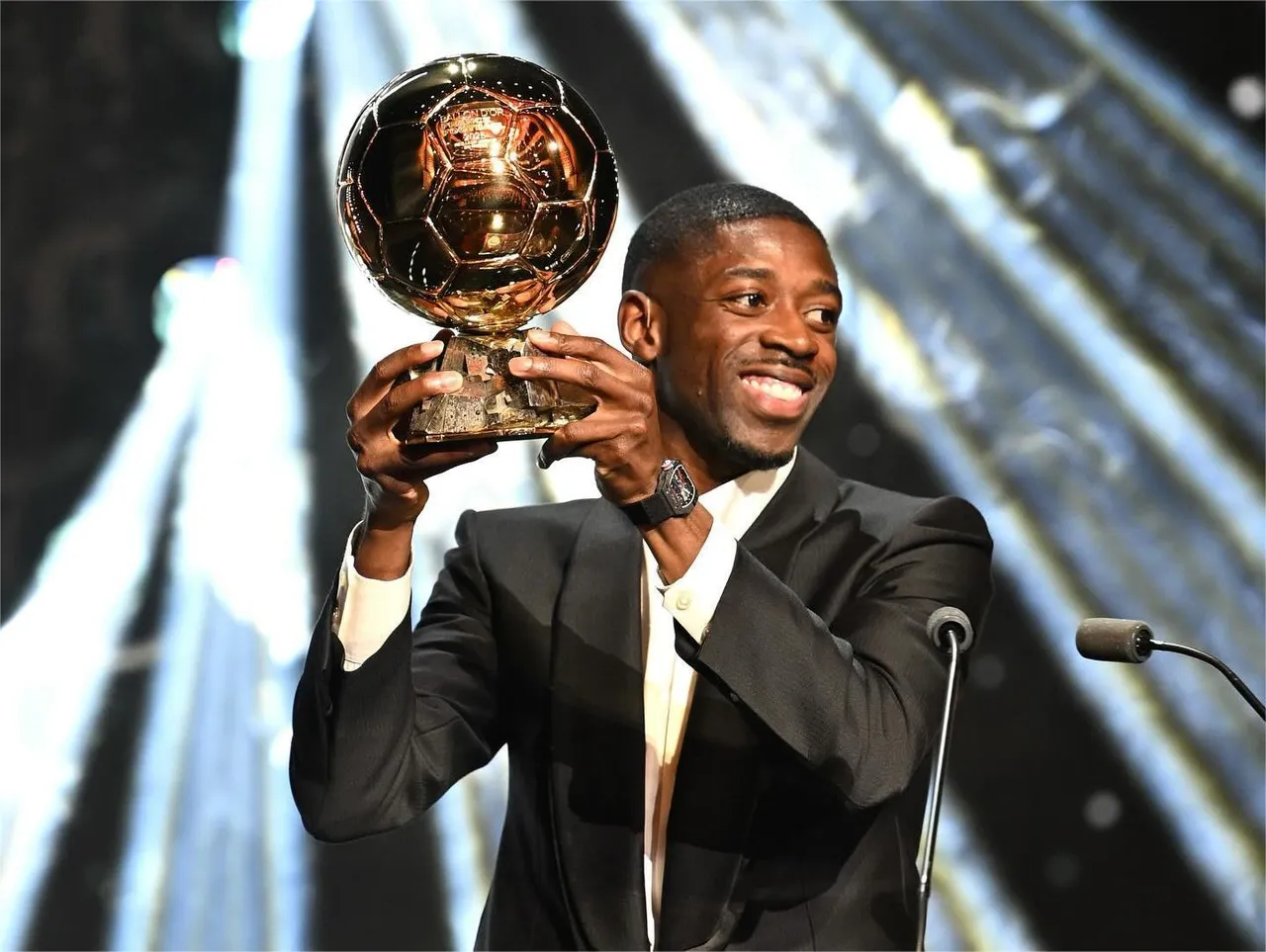 Ousmane Dembele raih gelar Ballon d'Or