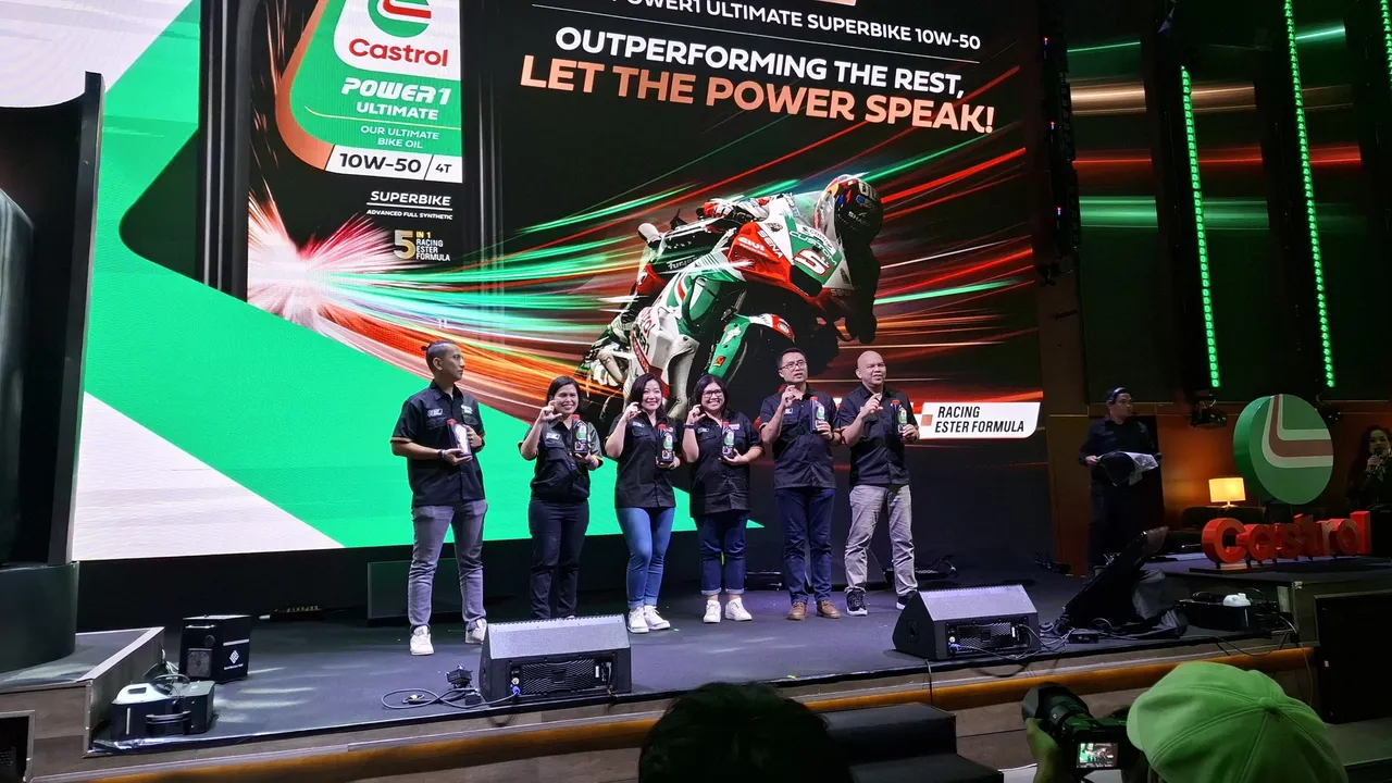 Prosesi peluncuran Castrol Power1 Ultimate Superbike 10W-50 di Midaz Senayan Golf, Jakarta. (Chadie) 