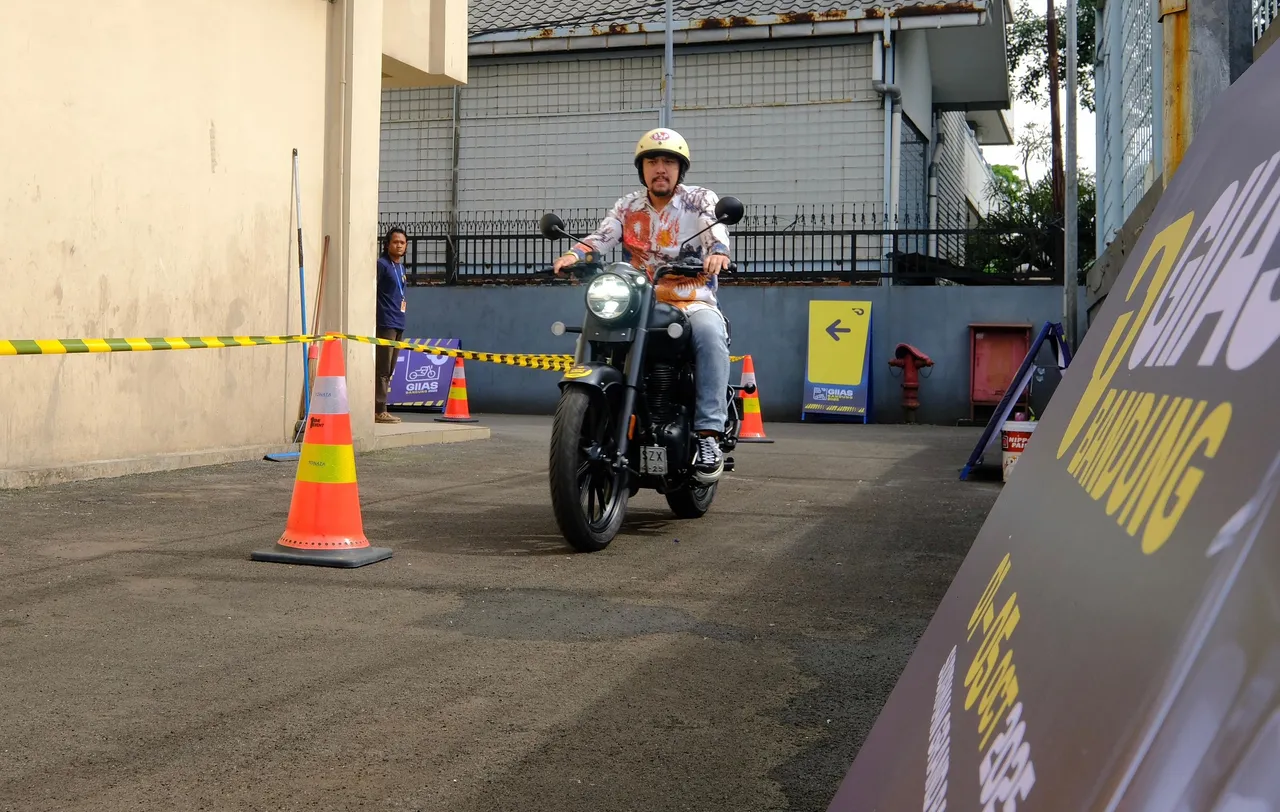 Selain puluhan model mobil, GIIAS Bandung 2025 juga menyediakan unit sepeda motor untguk dicoba. (Seven Event)
