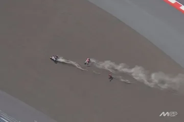 Marc Marquez dan Marco Bezzecchi crash di Sirkuit Mandalika/foto: X/MotoGP