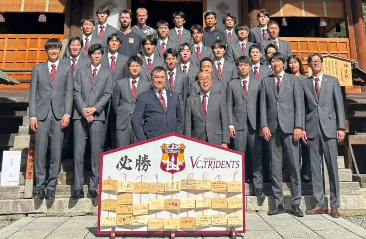 Farhan Halim bersama para pemain Nagano Tridents/foto: Ofisial Nagano Tridents