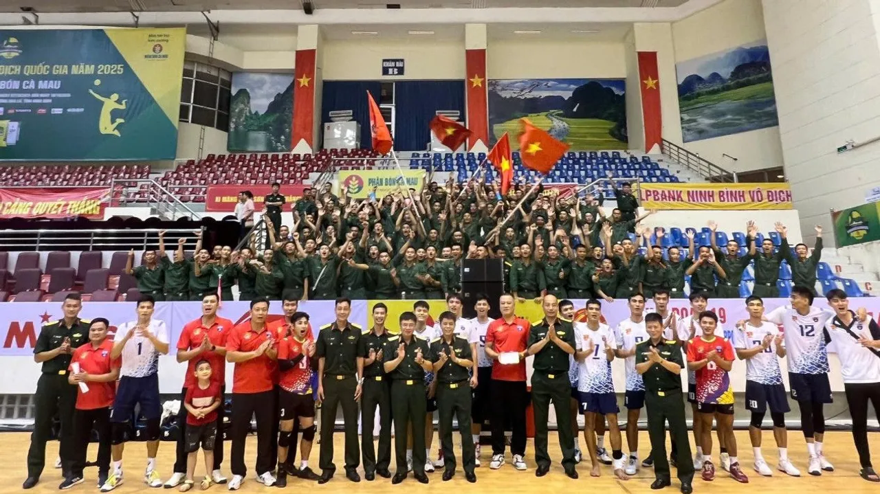 Rivan Nurmulki dan skuad The Cong Tan Cang/foto: The Cong