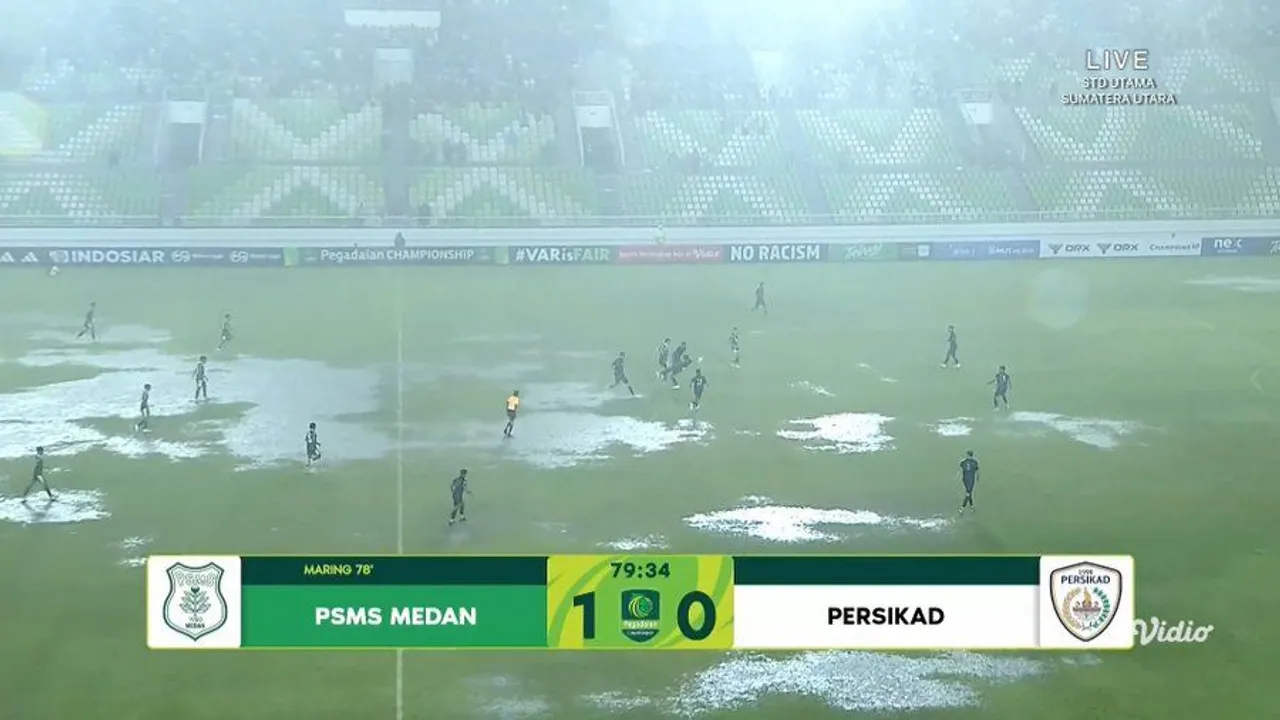 Kondisi lapangan Stadion Utama Sumatera Utara di laga PSMS Medan vs Persikad Depok/foto: Vidio