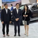 President Director BMW Group Indonesia Peter 'Sunny' Medalla didampingi Director of Marketing Bayu Riyanto dan Director of Communications Jodie O’tania di acara BMW Group Plaza Senayan Exhibition. (Chadie)