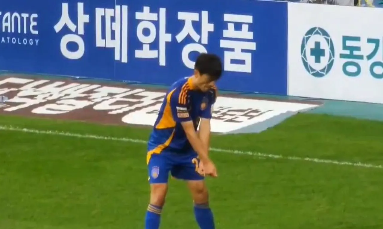 Selebrasi Lee Chung-yong yang menyindir Shin Tae-yong/foto: X/Korea Football News