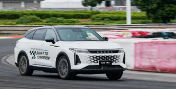 Omoda O9 SHS AWD PHEV menyusuri lintasan Sirkuit Tianma, Shanghai, Tiongkok. (CSI)