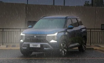 Mitsubishi Destinator dibekali deretan fitur canggih yang dapat meningkatkan keamanan dan kenyamanan berkendara di saat hujan. (Mitsubishi Motors)