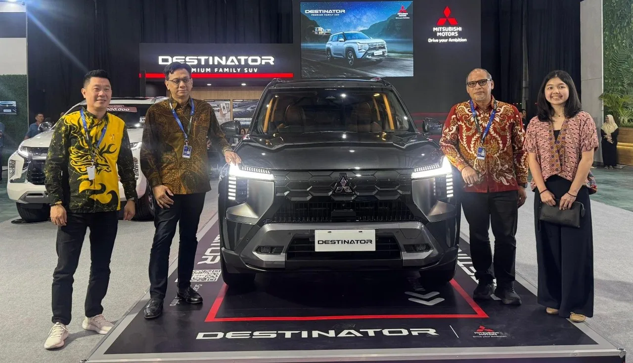 Mitsubishi Destinator jadi sorotan utama di booth Mitsubishi Motors GIIAS Makassar 2025. (MMKSI)