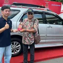 Penyerahan apresiasi Bahagia Sejak Pertama kepada pelanggan setia Daihatsu di Sleman. (ADM)