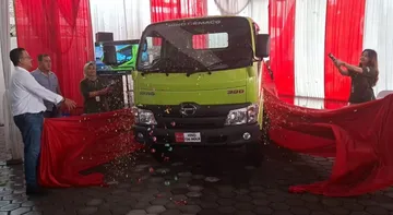Peluncuran Hino300 136 MDLR di Solo. (HMSI)