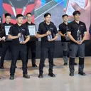 Prosesi penyerahan hadiah kepada para pemenang babak final BMW TEC 2025. (Chadie)