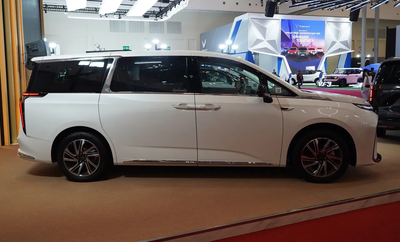 Maxus MIFA 9 cocok untuk kebutuhan layanan GrabExecutive. (IEB)