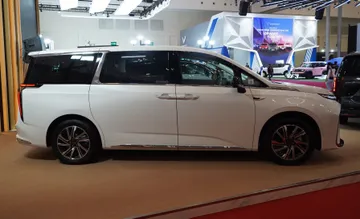 Maxus MIFA 9 cocok untuk kebutuhan layanan GrabExecutive. (IEB)