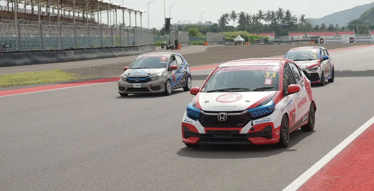 Tim Honda Racing Indonesia merayakan kemenangan di Mandalika Festival of Speed 2025. (HPM)