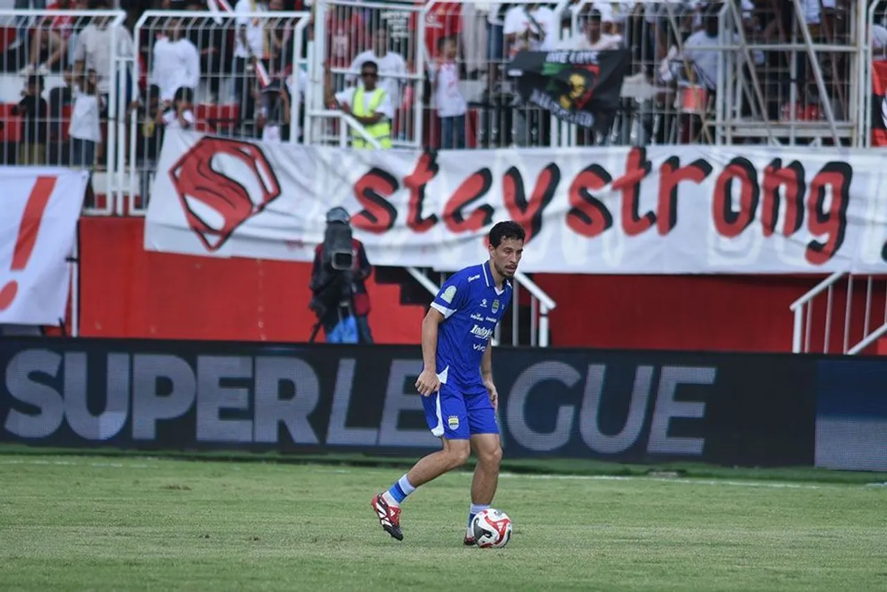 Thom Haye Lawan Malut United/Foto: Persib.co.id