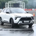 Saat hujan, mode berkendara Wet Mode mampu menjaga pengendalian tetap dalam genggaman. (MMKSI)