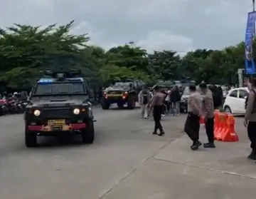 Polda Jawa Barat kawan tim Persija Jakarta ke Stadion GBLA dengan kendaraan rantis/Istimewa