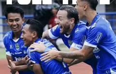 Resep di Balik Kokohnya Lini Belakang Persib
