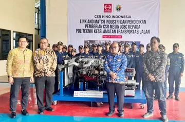 Penyerahan Engine Running Hino 500 Seri J08C dari Hino Motor Sales Indonesia kepada  Politeknik Keselamatan Transportasi Jalan. (HMSI)