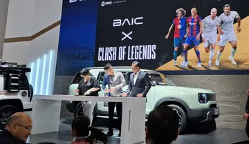 Penandatanganan kerja sama BAIC sebagai sponsor utama Official Car Clash of Legends. (Chadie)