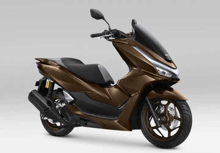Honda PCX 160 kini punya pilihan warna baru. (AHM)
