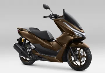 Honda PCX 160 kini punya pilihan warna baru. (AHM)