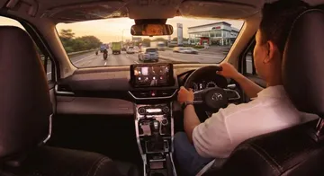 Berkendara saat berpuasa merupakan tantangan tersendiri kaum muslim. (Auto2000)