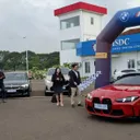 Pengibaran bendera start menandai dimulainya sesi praktik BMW Safety Driving Masterclass. (Chadie)