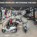 Diler Motoplex 4 Brands Putra Sulawesi - Makassar menangani Piaggio, Vespa, Aprilia, dan Moto Guzzi dalam satu atap. (PID)