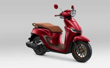Honda Stylo 160 - Special Burgundy. (AHM)
