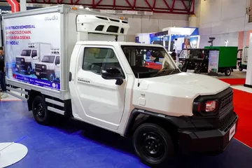 Toyota hadirkan beragam konversi dari pikap andalannya, salah satunya Hilux Rangga Cool Box. (TAM)