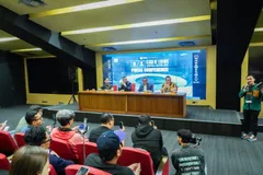 Promotor Clash of Legends Sempat Kesulitan Bujuk Patrick Kluivert