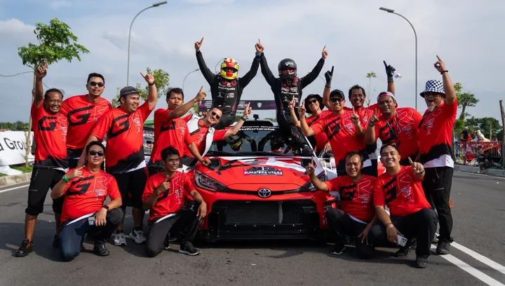 Tim Toyota Gazoo Racing Indonesia rayakan kesuksesan di Kejurnas Sprint Rally 2026 Seri ke-1. (TAM)