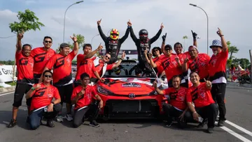 Tim Toyota Gazoo Racing Indonesia rayakan kesuksesan di Kejurnas Sprint Rally 2026 Seri ke-1. (TAM)