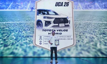 Toyota Veloz Hybrid EV sabet penghargaan Best Electrified New Comers. (TAM)