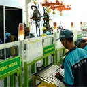 Para siswa SMK Binaan Daihatsu sedang mencoba fasilitas DOJO. (ADM)