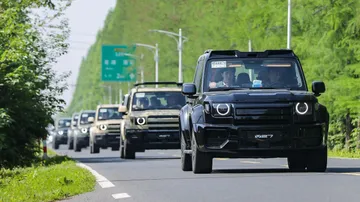 Global Classic Journey menguji iCAR V27 REEV di jalan raya hingga uji off-road. (iCAR)