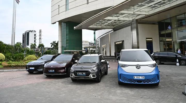 Indomobil Expo 2026 menyediakan berbagai unit test drive kendaraan listrik di area VIP Parking Senayan City. (Indomobil Group)