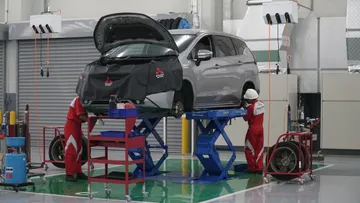 Melakukan rotasi ban penting untuk mengoptimalkan usia pakainya. (Mitsubishi Motors)