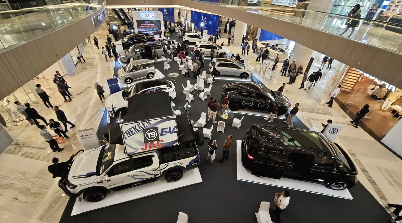 Indomobil Expo Surabaya 2026 menghadirkan deretan brand kendaraan listrik di bawah naungan Indomobil Group. (Indomobil Group)
