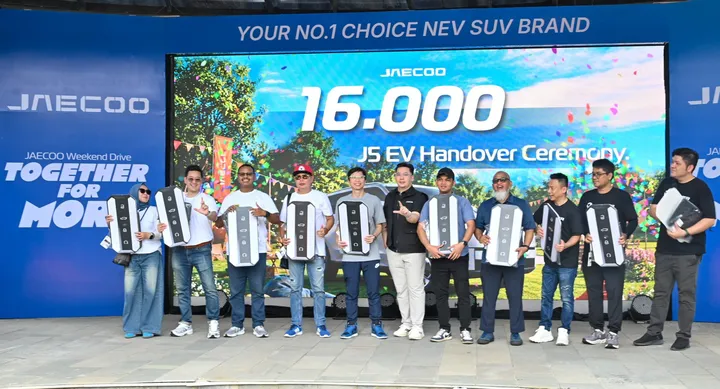 Seremoni penyerahan 16.000 unit J5 EV kepada konsumen di seluruh Indonesia. (Jaecoo Indonesia)