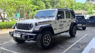 Jeep Wrangler dipercaya menjadi mobil operasional resmi Java Jazz 2026. (Indomobil)